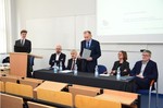 Zdjęcie przedstawia członków komisji, doktoranta, promotor, recenzentów